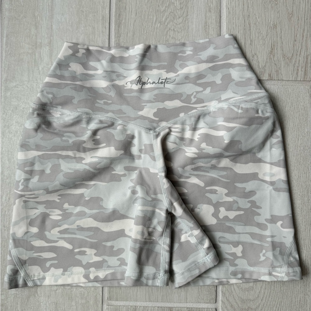 Alphalete high rise camo shorts